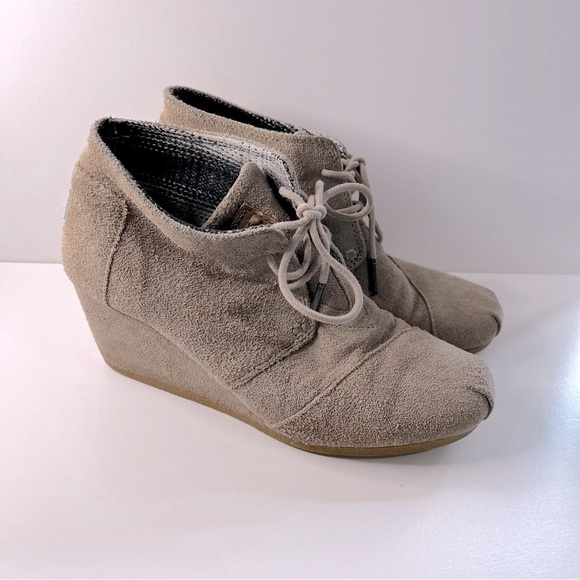 Toms Desert Neutral Beige Wedge Suede Bootie’s - Picture 3 of 8